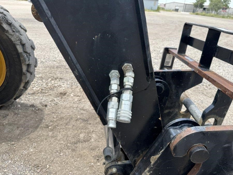 2020 Caterpillar TL943D Telehandler - Image 19