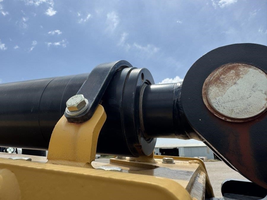 2020 Caterpillar TL943D Telehandler - Image 21