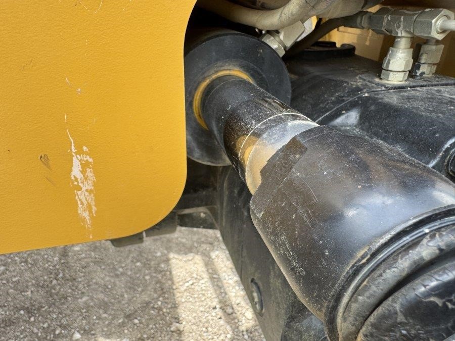 2020 Caterpillar TL943D Telehandler - Image 23