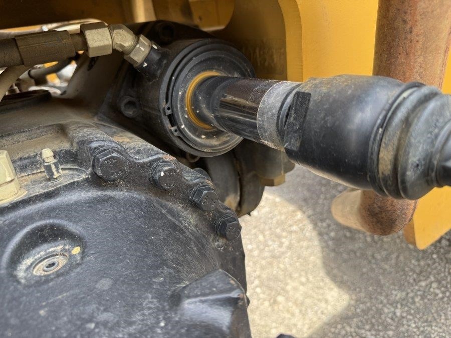 2020 Caterpillar TL943D Telehandler - Image 24