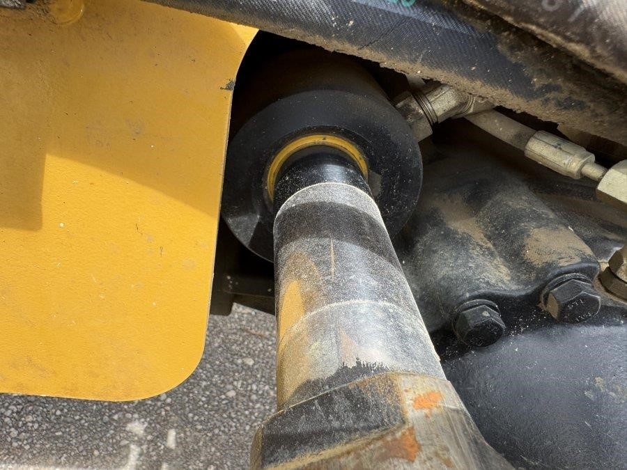 2020 Caterpillar TL943D Telehandler - Image 27