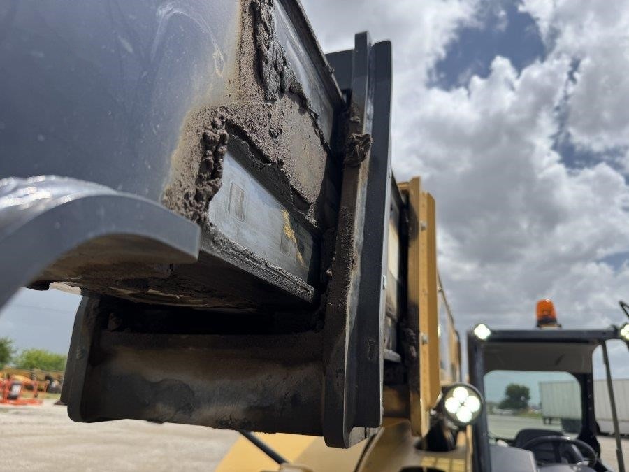 2020 Caterpillar TL943D Telehandler - Image 29