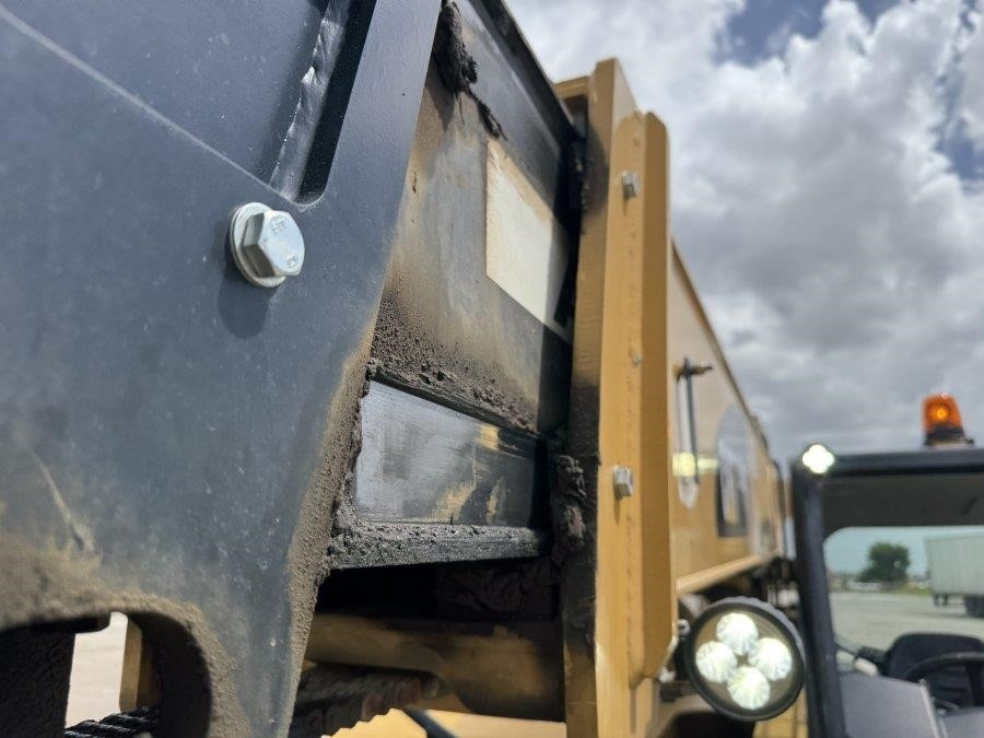 2020 Caterpillar TL943D Telehandler - Image 30