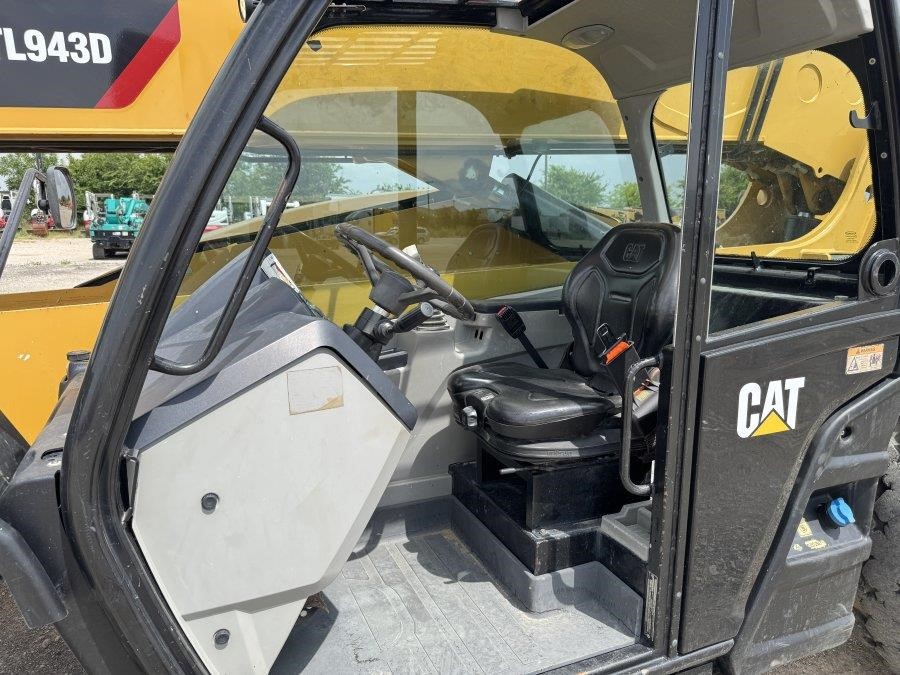 2020 Caterpillar TL943D Telehandler - Image 33