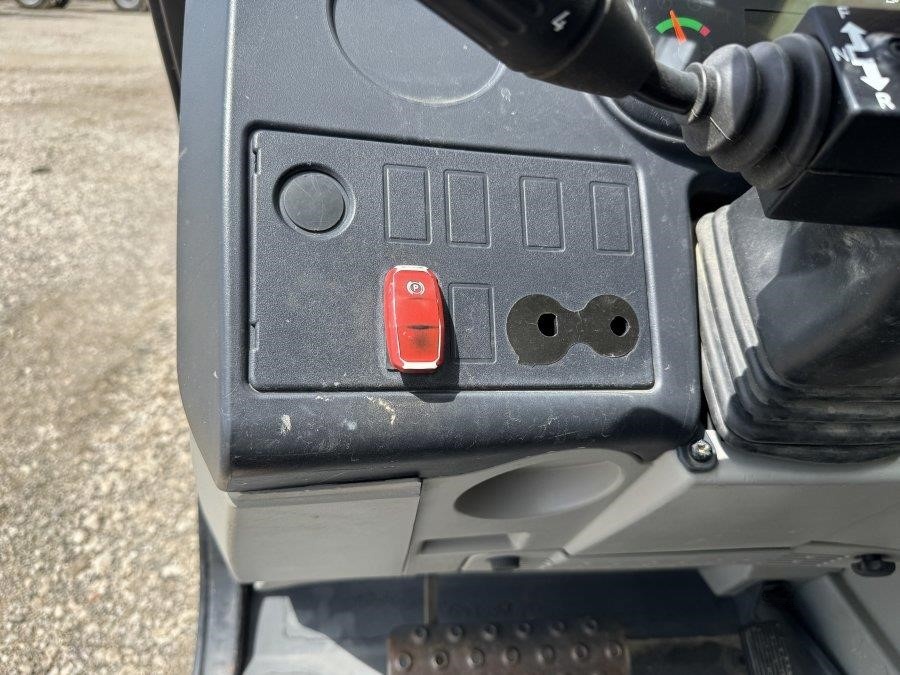 2020 Caterpillar TL943D Telehandler - Image 37