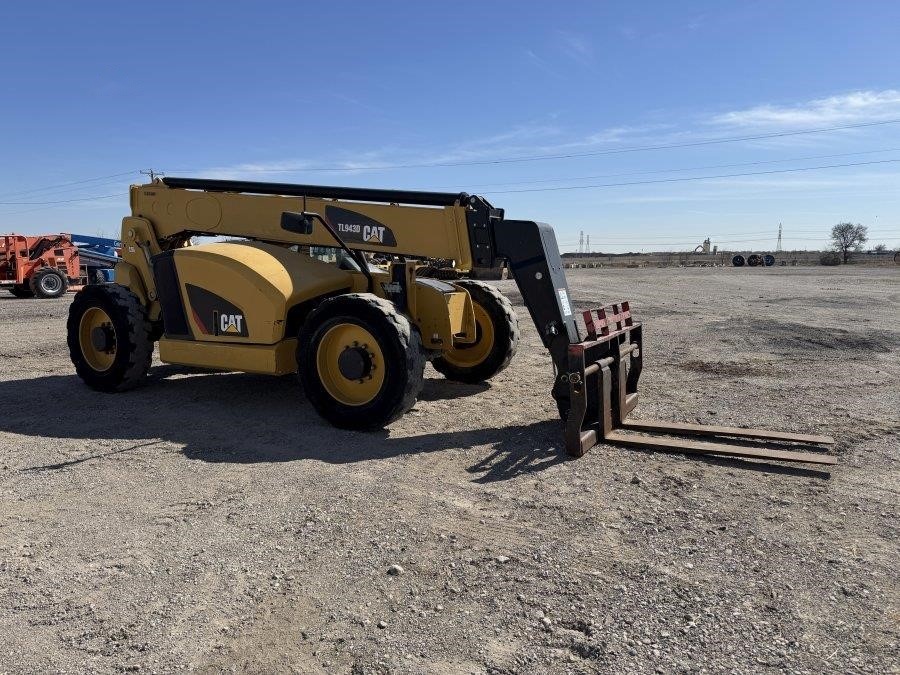2019 Caterpillar TL943D Telehandler - Image 7