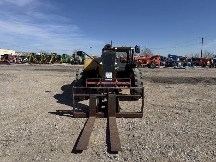 2019 Caterpillar TL943D Telehandler - Image 8