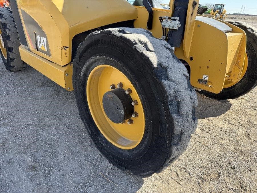 2019 Caterpillar TL943D Telehandler - Image 9