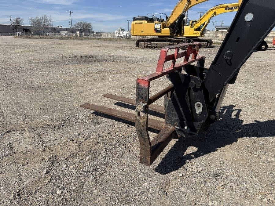 2019 Caterpillar TL943D Telehandler - Image 14