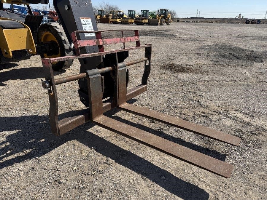 2019 Caterpillar TL943D Telehandler - Image 16