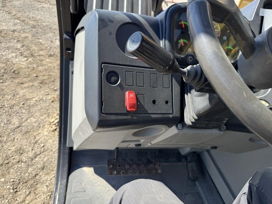 2019 Caterpillar TL943D Telehandler - Image 21