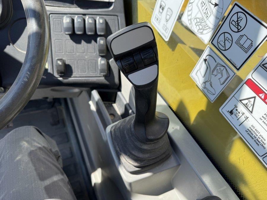 2019 Caterpillar TL943D Telehandler - Image 23