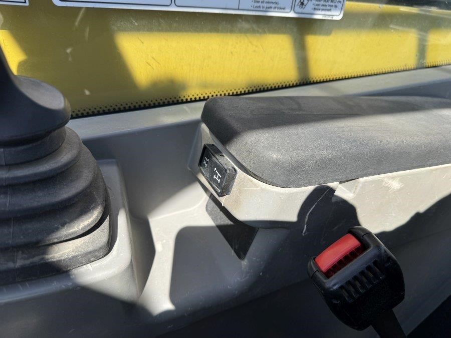 2019 Caterpillar TL943D Telehandler - Image 24
