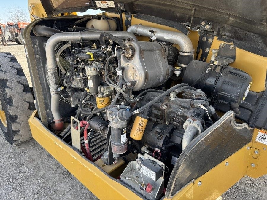 2019 Caterpillar TL943D Telehandler - Image 31
