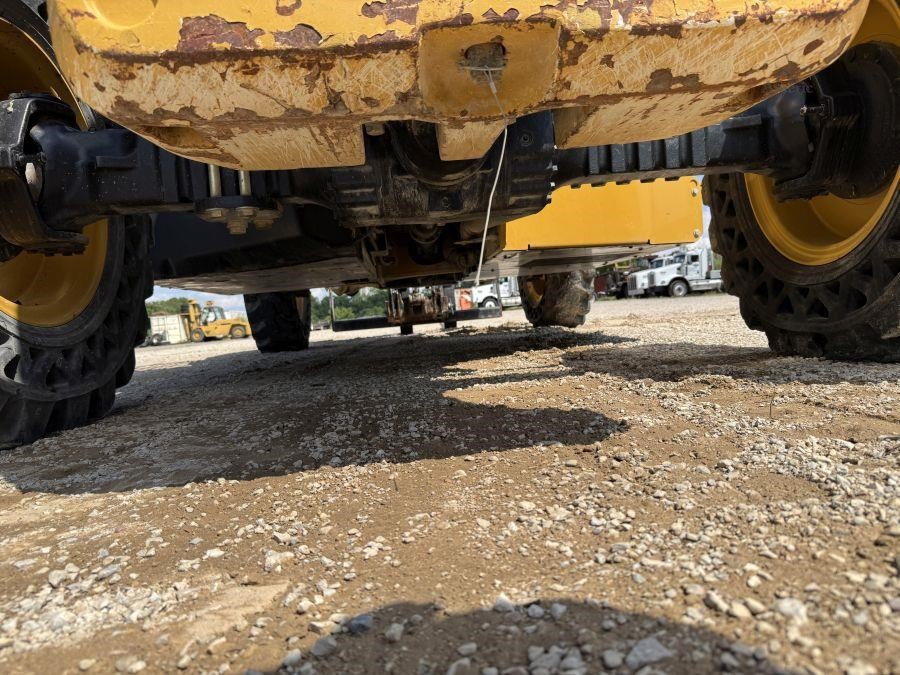 2018 Caterpillar TL1055D Telehandler - Image 13