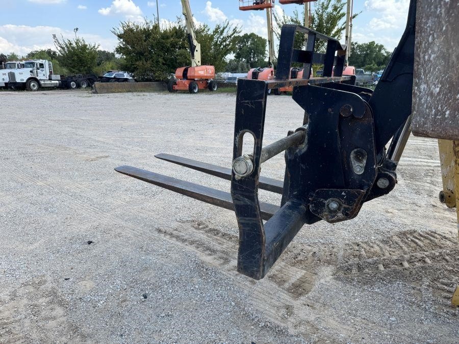 2018 Caterpillar TL1055D Telehandler - Image 14
