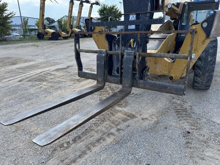 2018 Caterpillar TL1055D Telehandler - Image 15