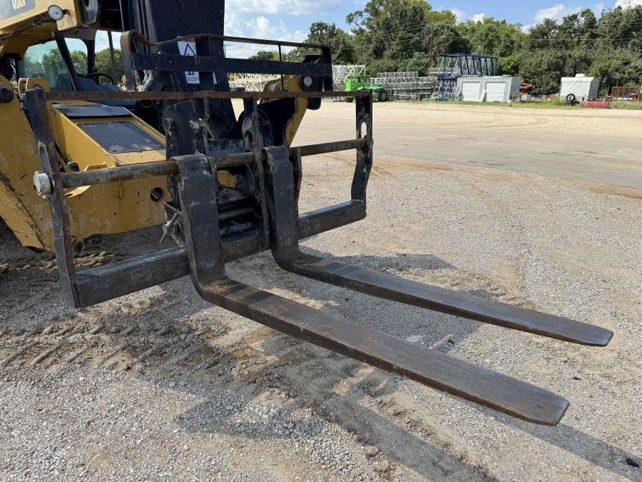 2018 Caterpillar TL1055D Telehandler - Image 16