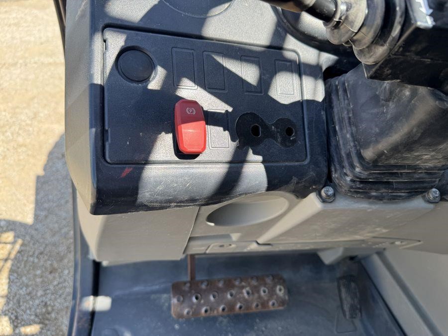 2018 Caterpillar TL1055D Telehandler - Image 20