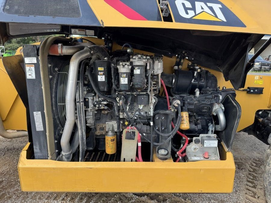2018 Caterpillar TL1055D Telehandler - Image 26