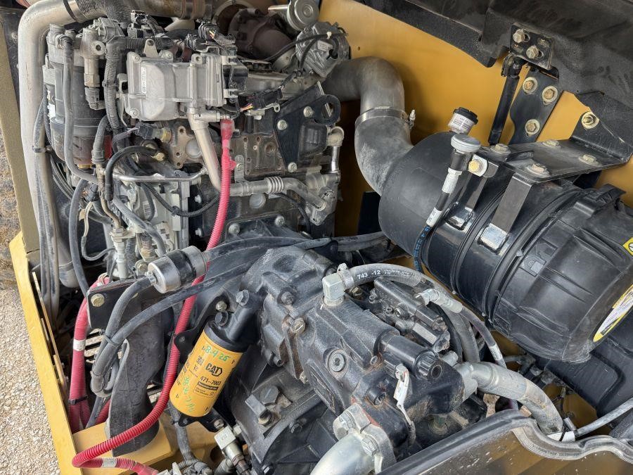 2018 Caterpillar TL1055D Telehandler - Image 27