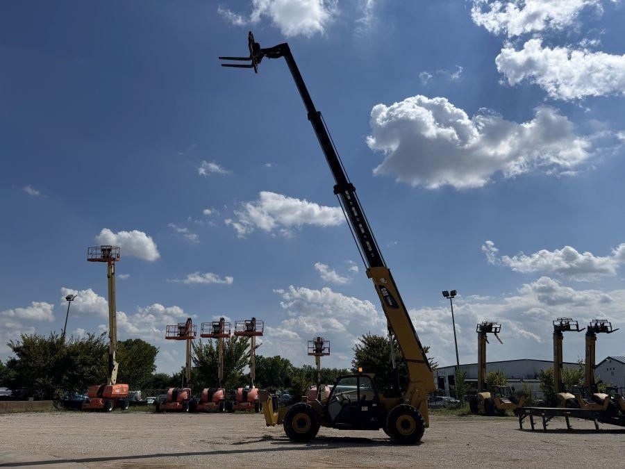 2018 Caterpillar TL1055D Telehandler - Image 33