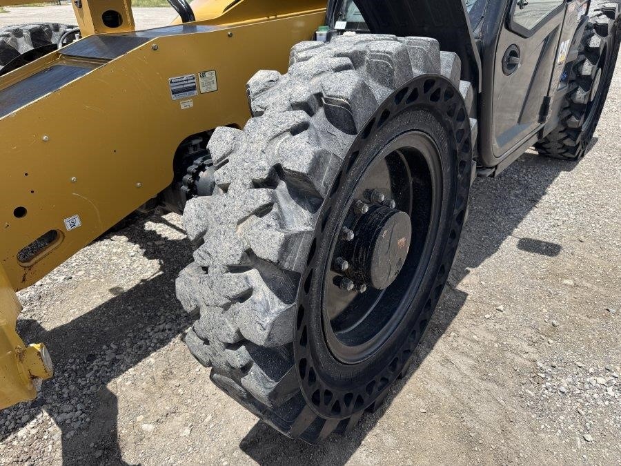 2020 Caterpillar TL1255D Telehandler - Image 10