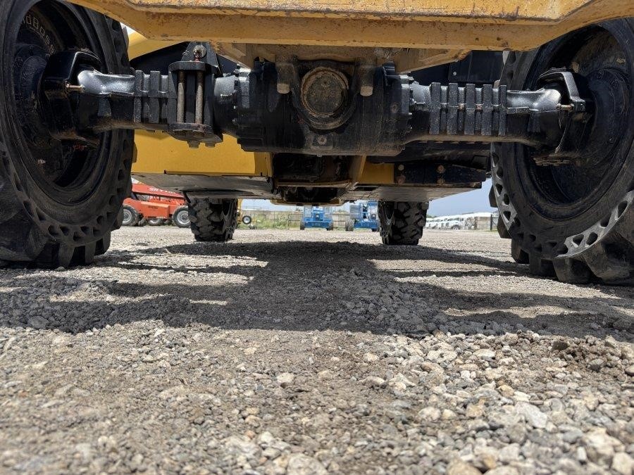 2020 Caterpillar TL1255D Telehandler - Image 13