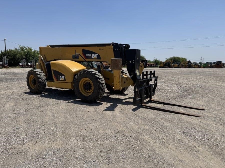 2019 Caterpillar TL1255D Telehandler - Image 7