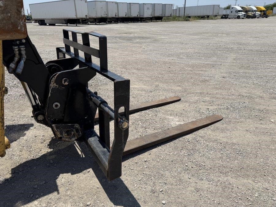 2019 Caterpillar TL1255D Telehandler - Image 16