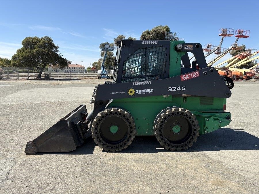 2019 Deere 324G Skid Steer - Image 2