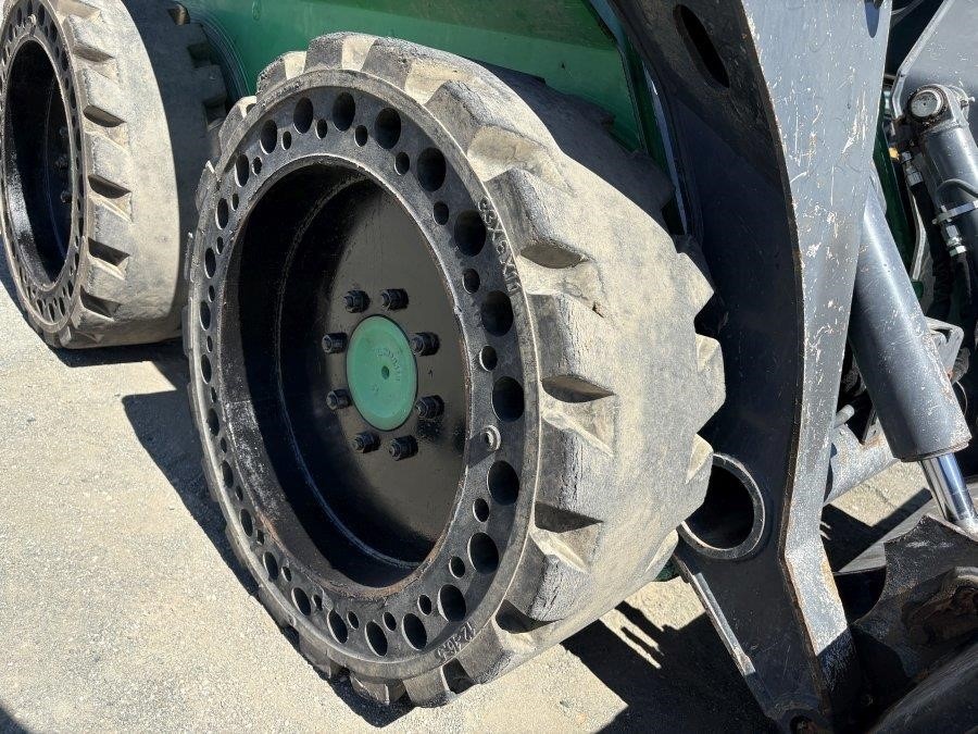 2019 Deere 324G Skid Steer - Image 9