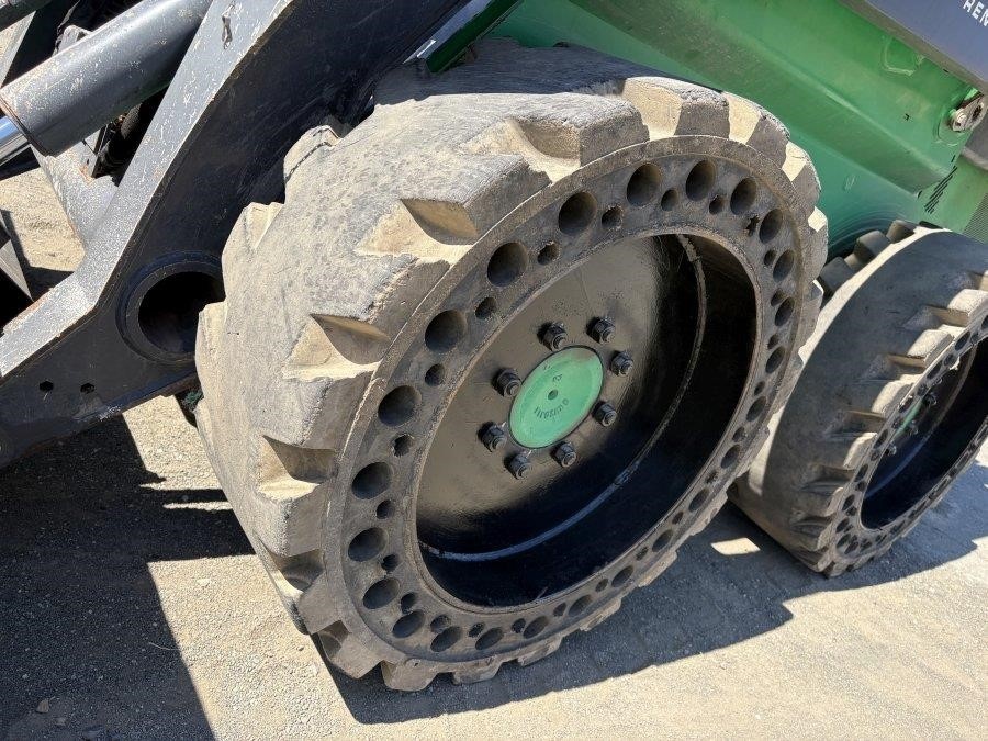 2019 Deere 324G Skid Steer - Image 10
