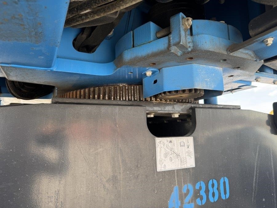 2018 Genie Z60-37FE Articulating Boom Lift - Image 13