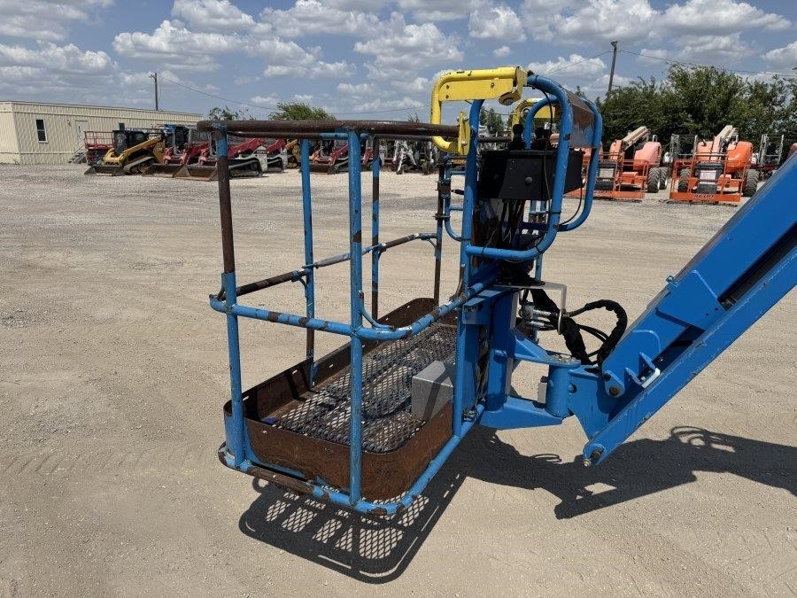 2018 Genie Z60-37FE Articulating Boom Lift - Image 14