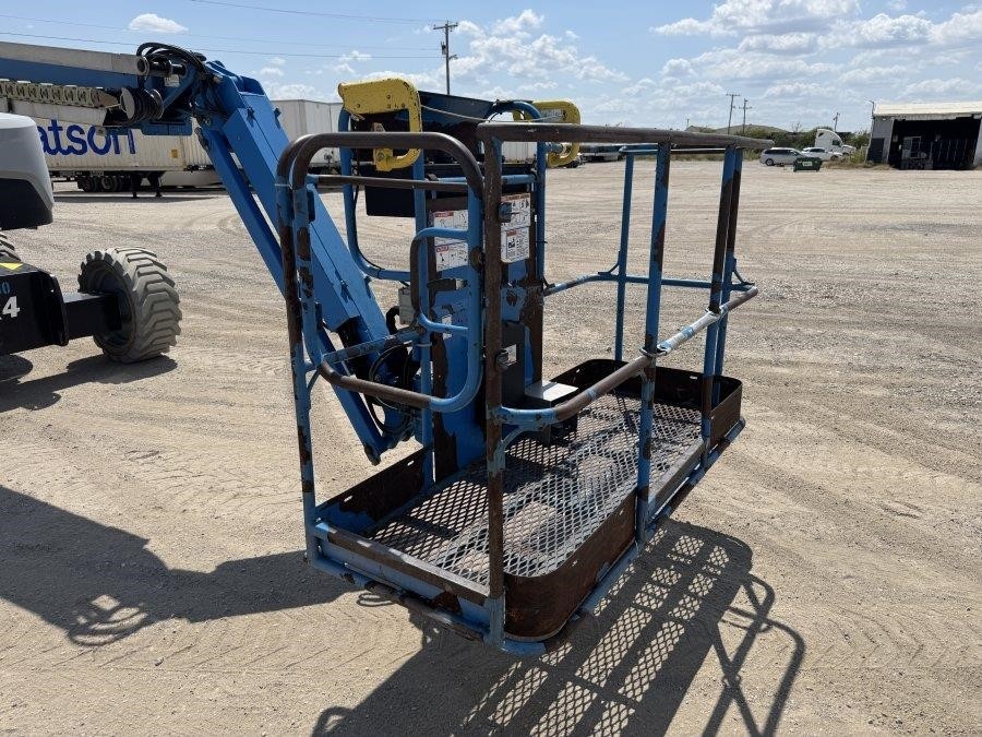 2018 Genie Z60-37FE Articulating Boom Lift - Image 16