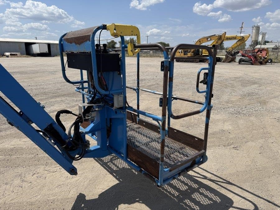2018 Genie Z60-37FE Articulating Boom Lift - Image 17