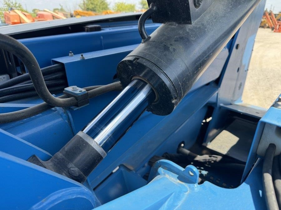 2018 Genie Z60-37FE Articulating Boom Lift - Image 21