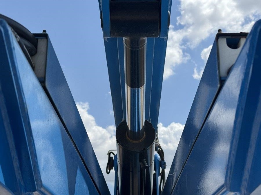 2018 Genie Z60-37FE Articulating Boom Lift - Image 22
