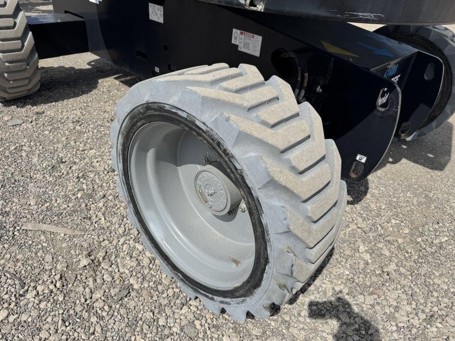 2018 Genie Z60-37FE Articulating Boom Lift - Image 11