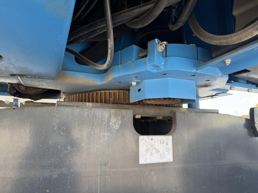 2018 Genie Z60-37FE Articulating Boom Lift - Image 13