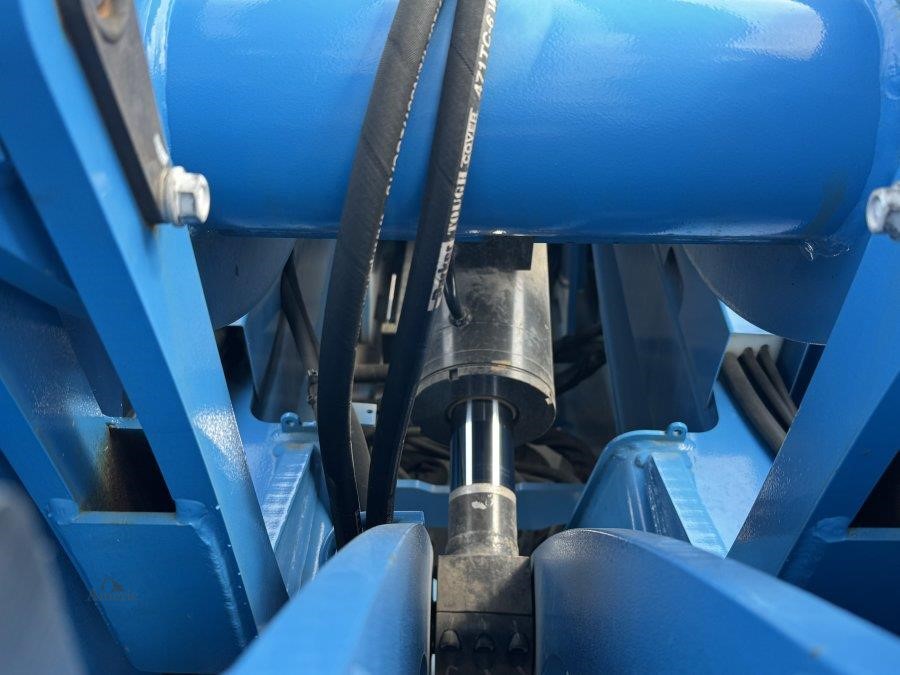2018 Genie Z60-37FE Articulating Boom Lift - Image 18