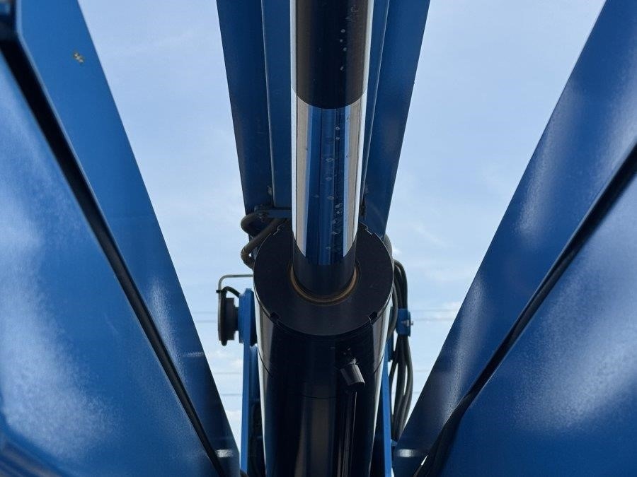 2018 Genie Z60-37FE Articulating Boom Lift - Image 19