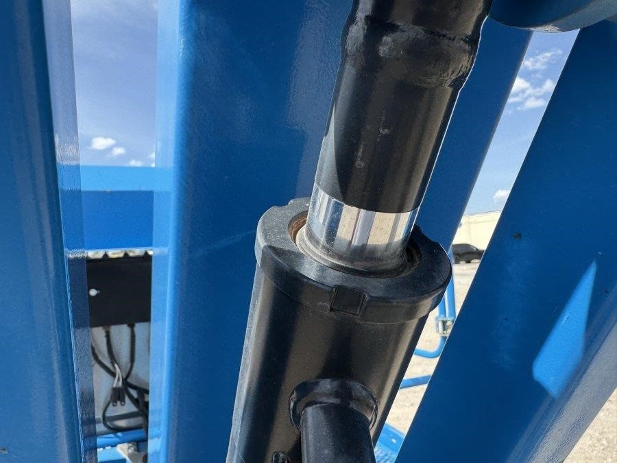 2018 Genie Z60-37FE Articulating Boom Lift - Image 20