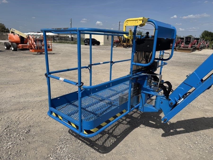 2018 Genie Z60-37FE Articulating Boom Lift - Image 23