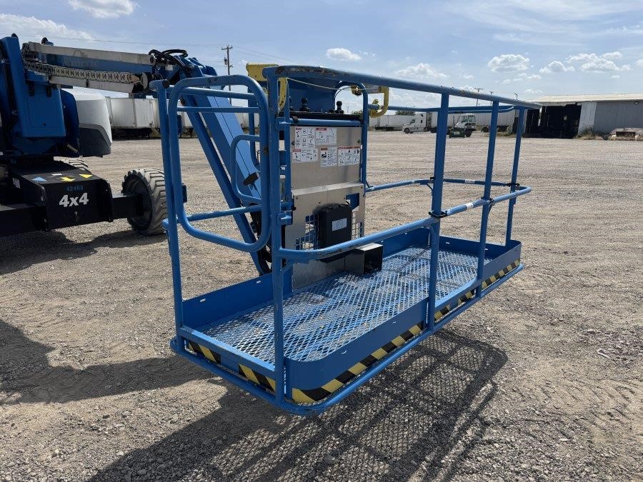 2018 Genie Z60-37FE Articulating Boom Lift - Image 25