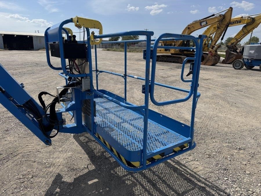 2018 Genie Z60-37FE Articulating Boom Lift - Image 26