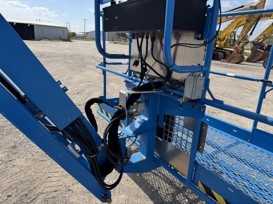 2018 Genie Z60-37FE Articulating Boom Lift - Image 27