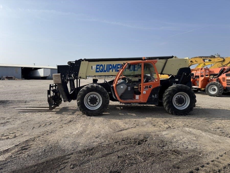2018 JLG 1055 Telehandler - Image 2