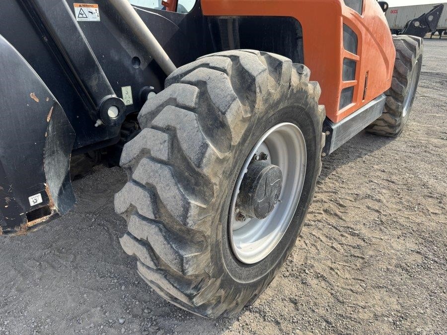 2018 JLG 1055 Telehandler - Image 12